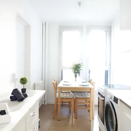 Charming And Spacious - Close To Center