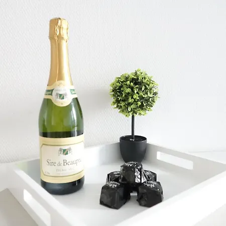 Charming And Spacious - Close To Center