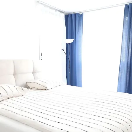 Charming And Spacious - Close To Center *