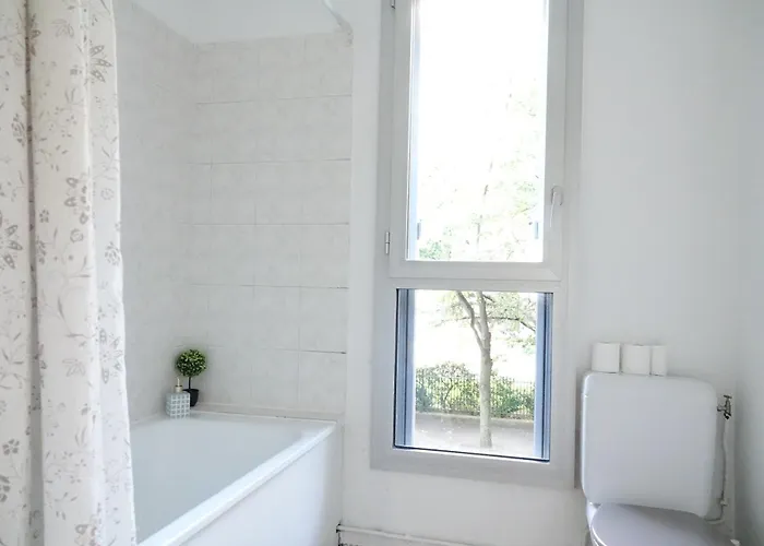 Apartament Charming And Spacious - Close To Center