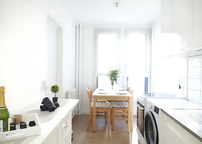 Charming And Spacious - Close To Center